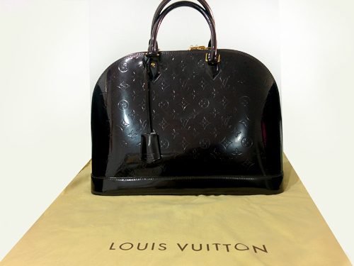Louis Vuitton Monogram Vernis Alma  สภาพดี   ราคา : 49,000 บาท